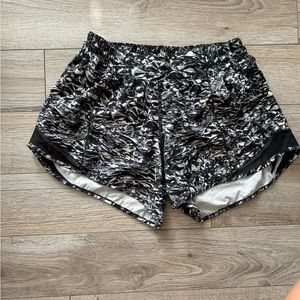 Lululemon Hotty Hot Short